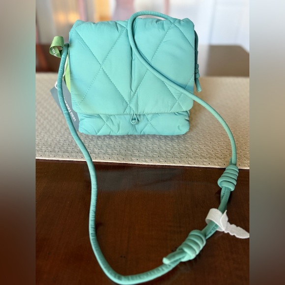 Vera Bradley Featherweight Baird Hipster Crossbody NWT - Picture 2 of 5